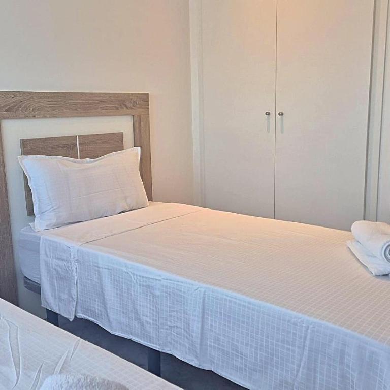 Seaside Splendor Panoramic 3-Bedrooms Oasis - Three-Bedroom Apartment with Sea View - 30