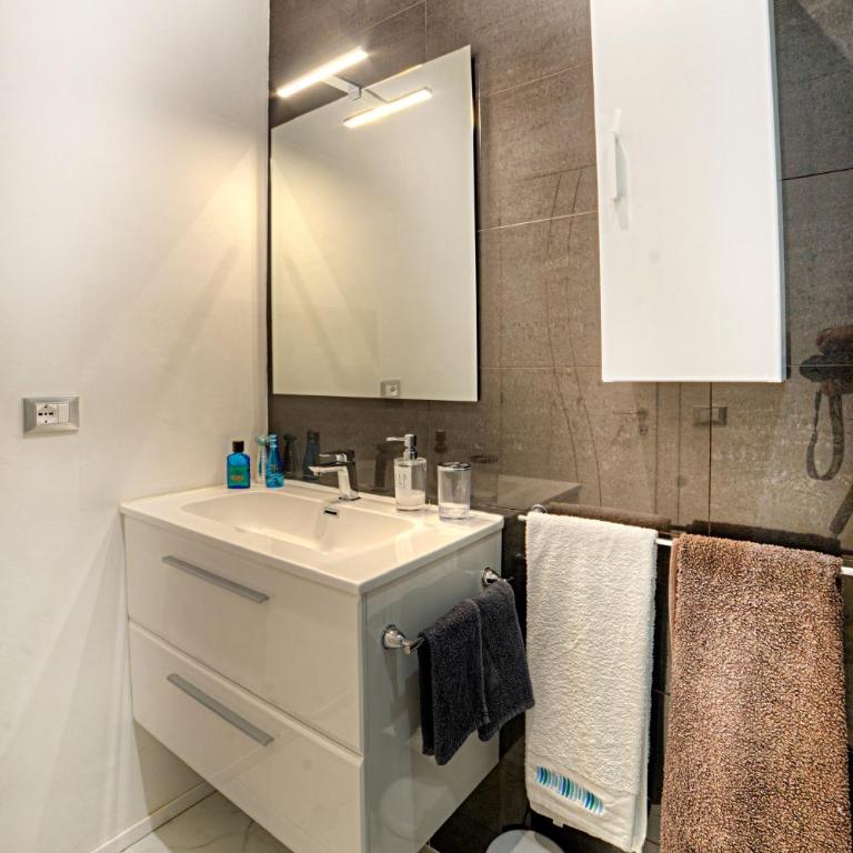 Stylish Apartment near Siena I Private Parking & Air Con & WiFi - One-Bedroom Apartment - 28