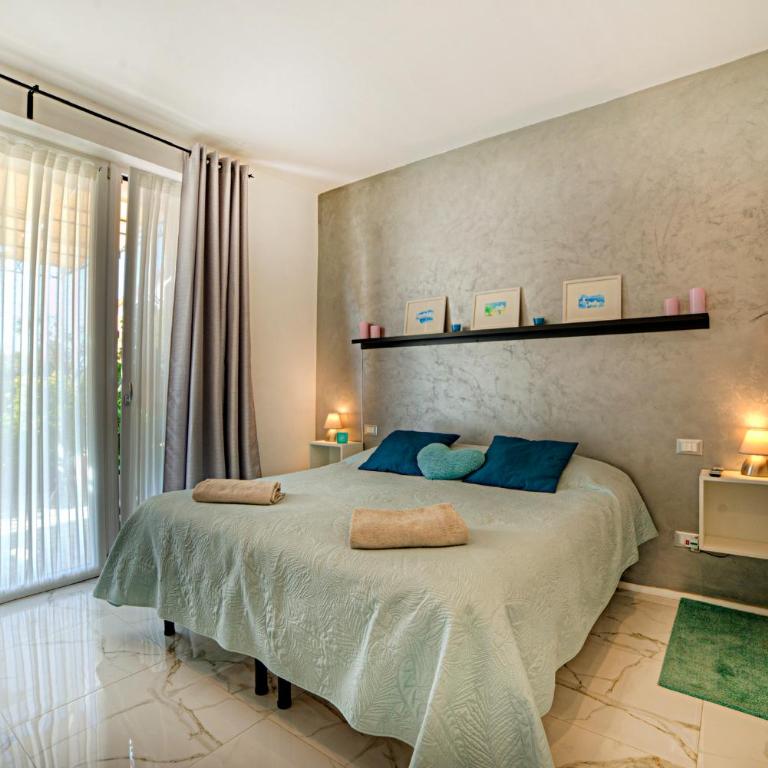 Stylish Apartment near Siena I Private Parking & Air Con & WiFi - One-Bedroom Apartment - 8