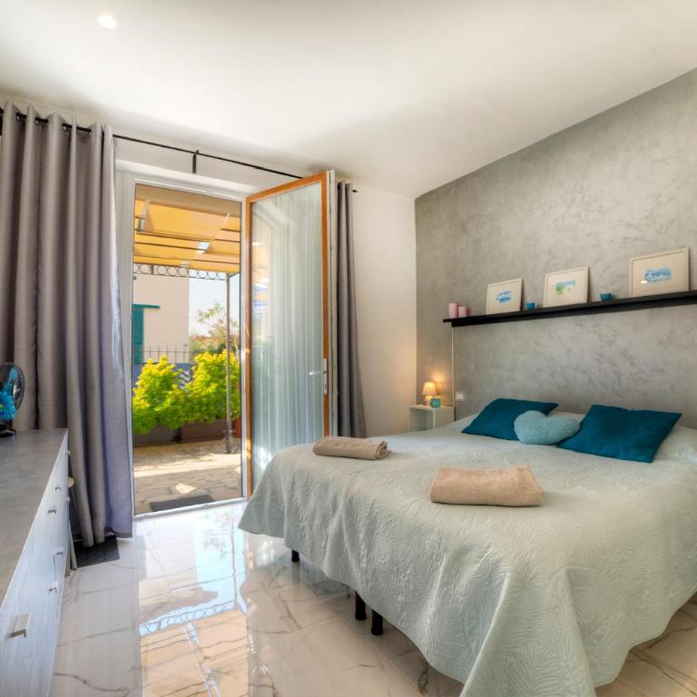 Stylish Apartment near Siena I Private Parking & Air Con & WiFi - One-Bedroom Apartment - 2