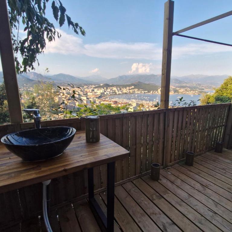 AJACCIO, Dormir sous les étoiles, cabanon à toit ouvrant, vue mer et montagne - Tienda - 7