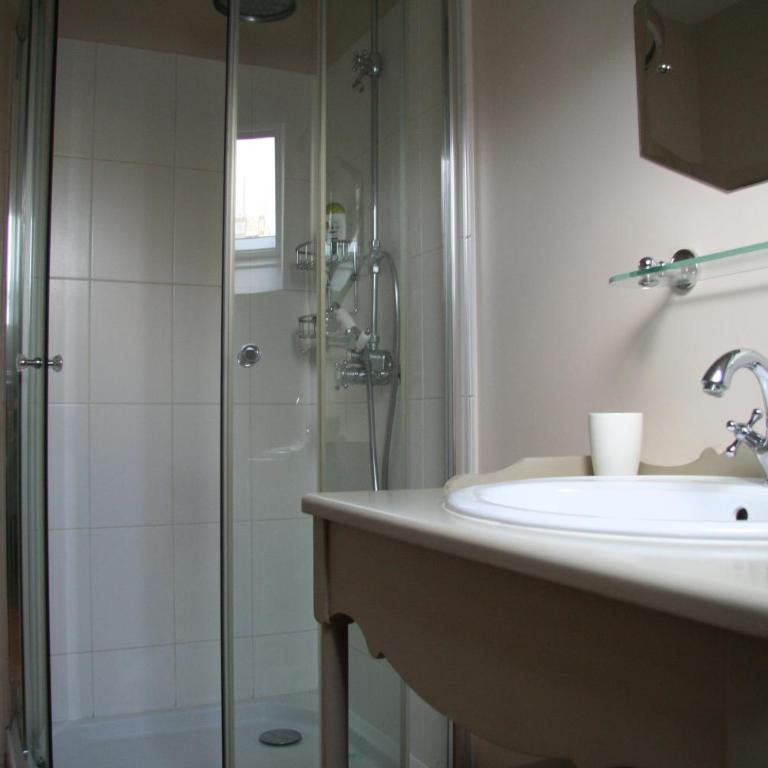 Chambres d'hôtes Le Clos d'Hauteville - Double Room (or Twin on request) with Private Bathroom - 4