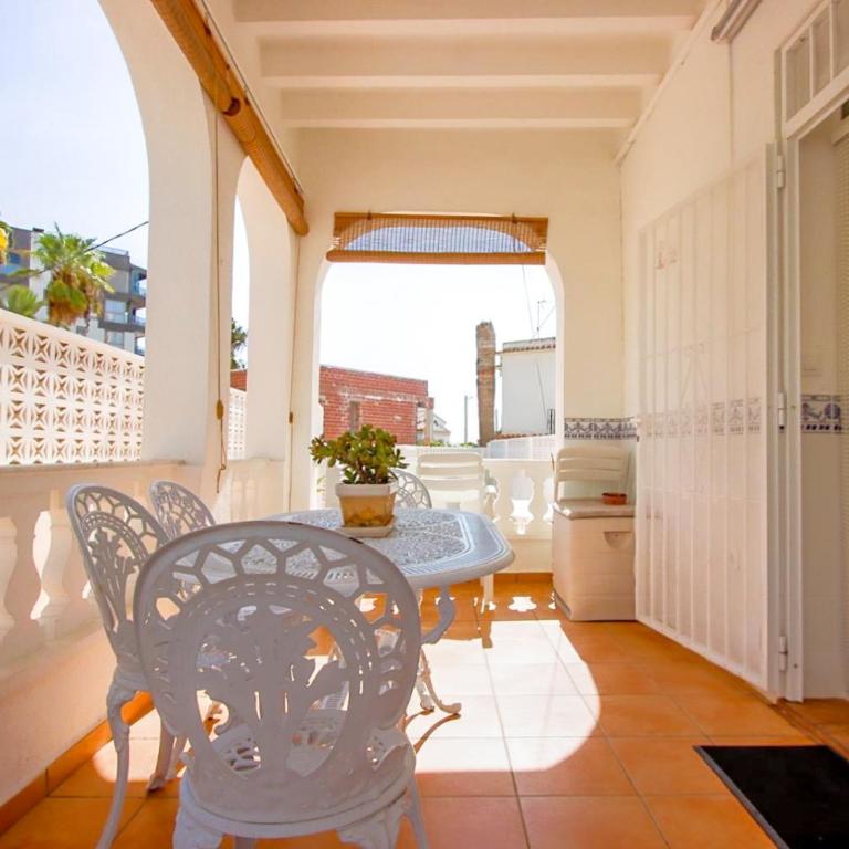 Mediterranean Beach Retreat Spacious 2 Bedroom Home with Patio and Sea Views - Haus mit 2 Schlafzimmern - 6