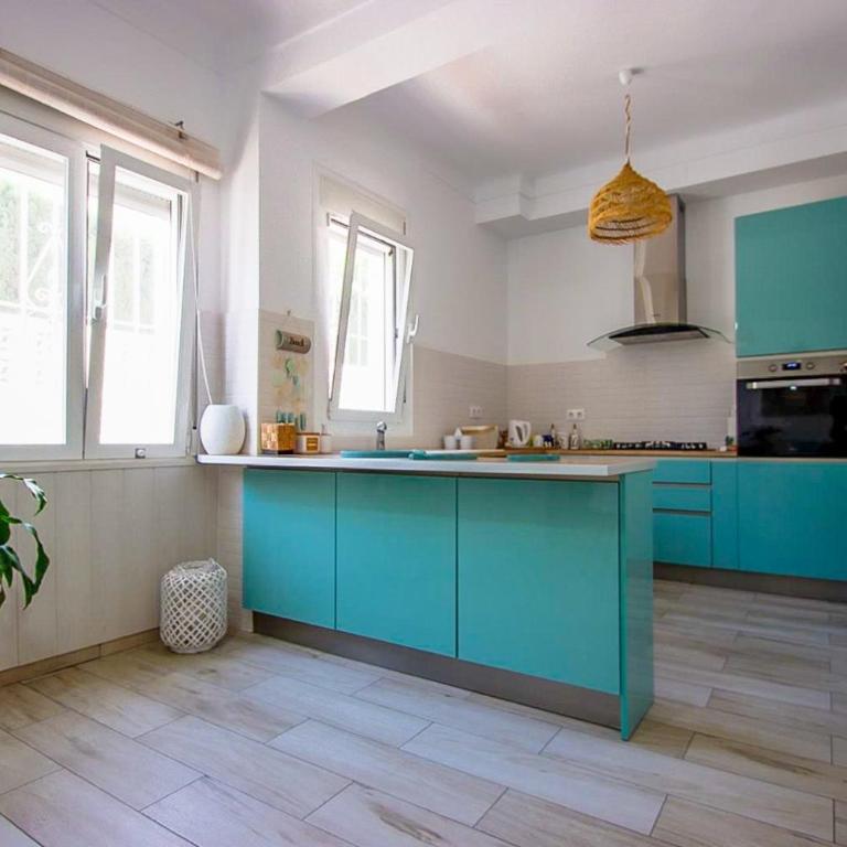 Mediterranean Beach Retreat Spacious 2 Bedroom Home with Patio and Sea Views - Haus mit 2 Schlafzimmern - 10