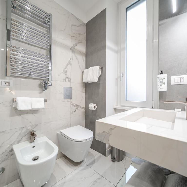 Vittoria's Luxury Rooms - Doppelzimmer mit Balkon - 2