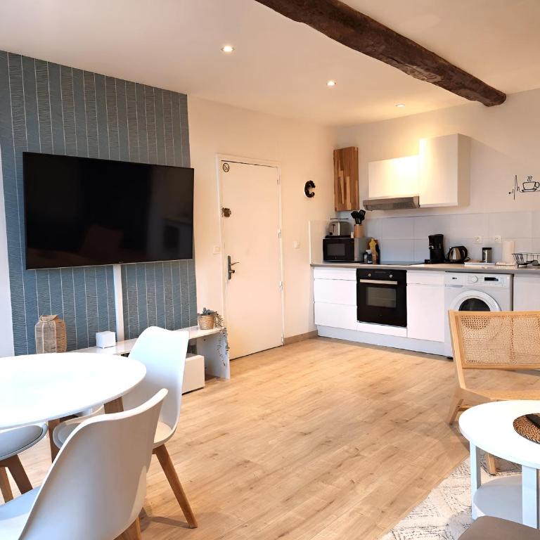 Balnéo hyper centre, Calme, Equipé, Proche gare, Wifi - One-Bedroom Apartment with Spa Bath - 8