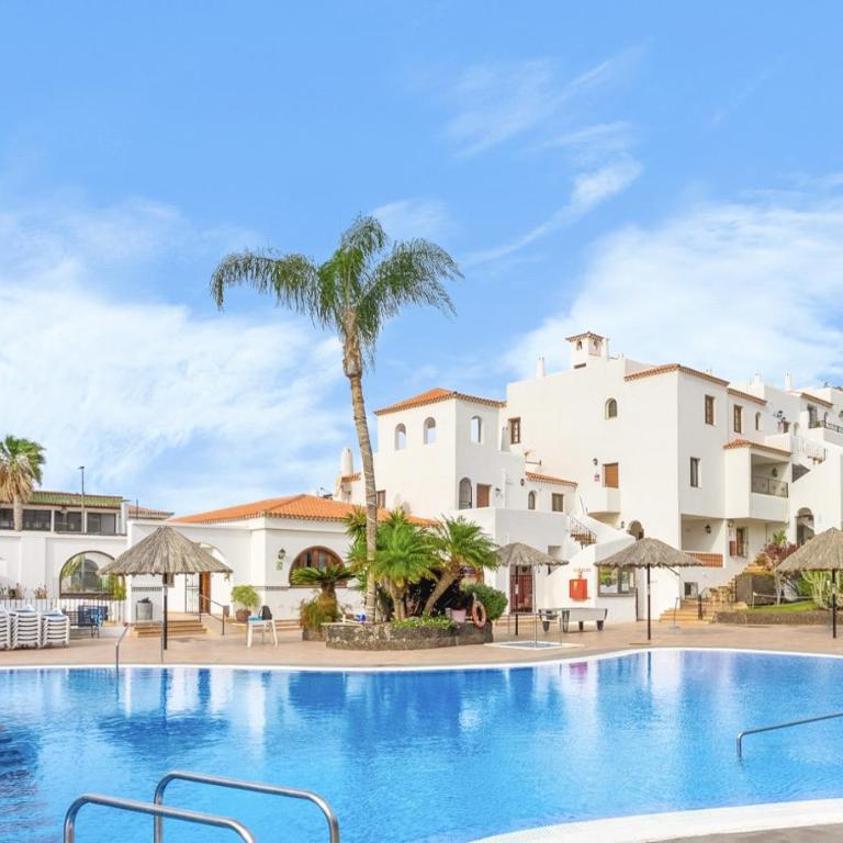 Beautiful 4 bedroom apartment with private jacuzzi - Four-Bedroom Luxury Apartment - 2