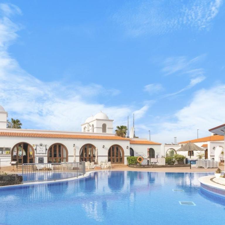 Beautiful 4 bedroom apartment with private jacuzzi - Four-Bedroom Luxury Apartment - 4