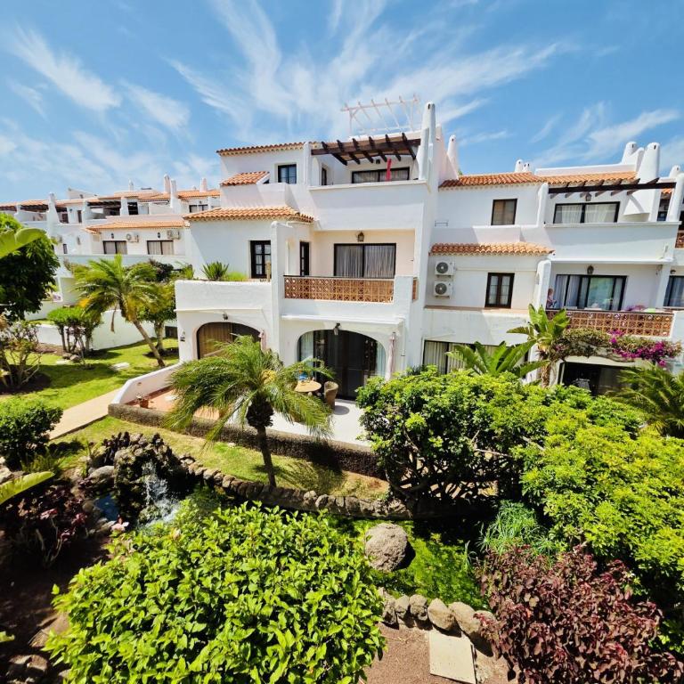 Beautiful 4 bedroom apartment with private jacuzzi - Four-Bedroom Luxury Apartment - 6
