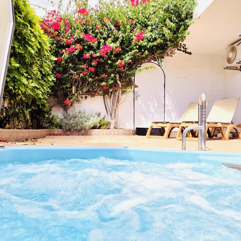 Beautiful 4 bedroom apartment with private jacuzzi - Four-Bedroom Luxury Apartment - 7