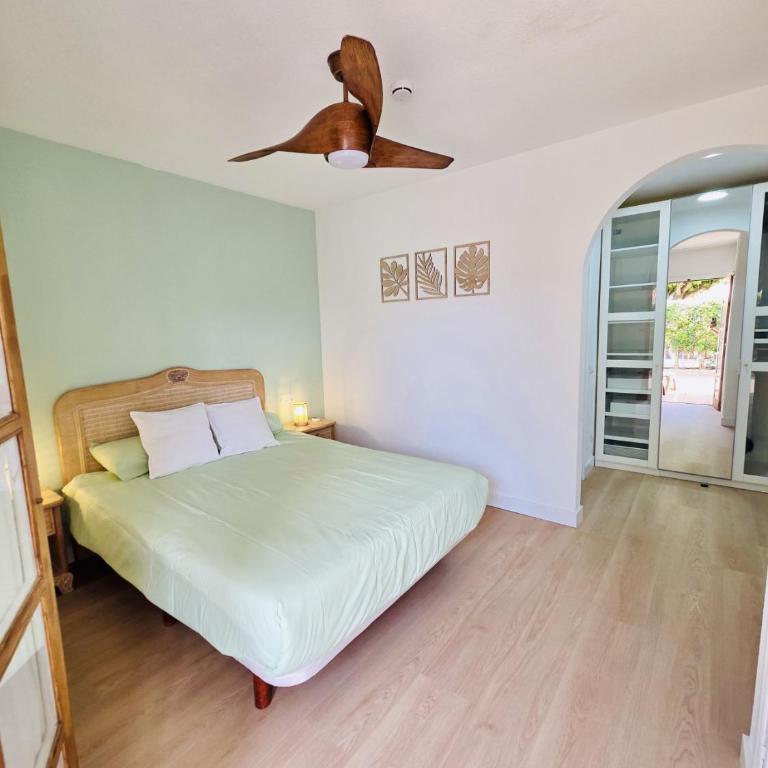 Beautiful 4 bedroom apartment with private jacuzzi - Four-Bedroom Luxury Apartment - 14