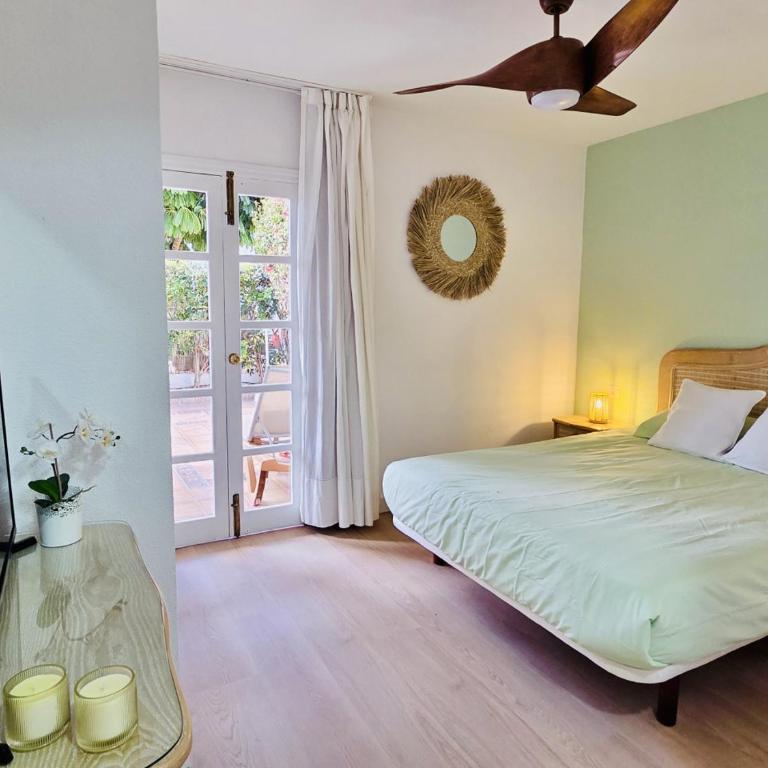 Beautiful 4 bedroom apartment with private jacuzzi - Four-Bedroom Luxury Apartment - 15