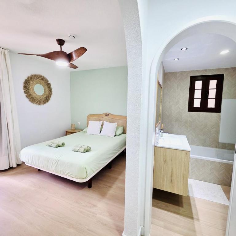 Beautiful 4 bedroom apartment with private jacuzzi - Four-Bedroom Luxury Apartment - 17