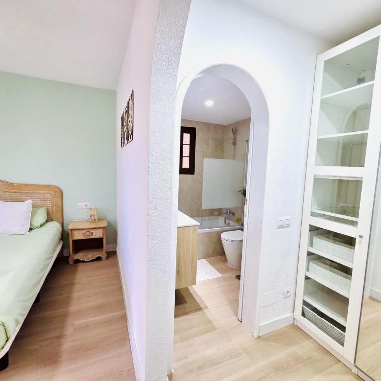 Beautiful 4 bedroom apartment with private jacuzzi - Four-Bedroom Luxury Apartment - 18