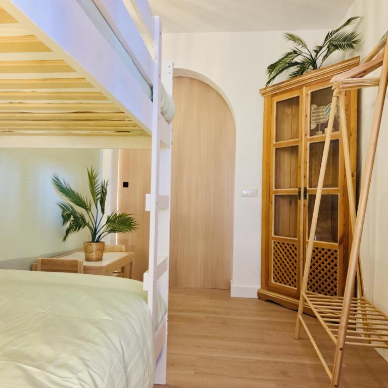 Beautiful 4 bedroom apartment with private jacuzzi - Four-Bedroom Luxury Apartment - 24