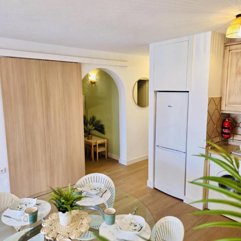 Beautiful 4 bedroom apartment with private jacuzzi - Four-Bedroom Luxury Apartment - 25