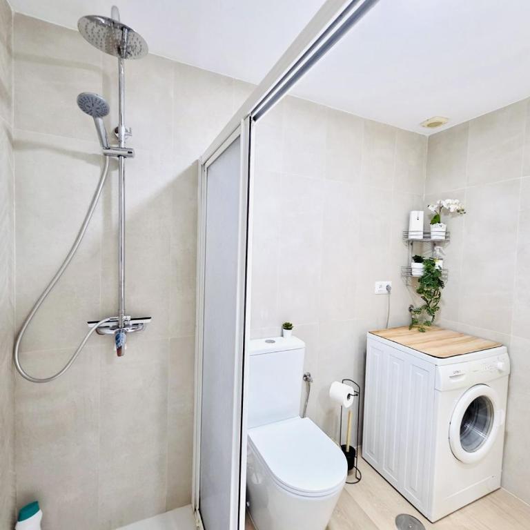 Beautiful 4 bedroom apartment with private jacuzzi - Four-Bedroom Luxury Apartment - 27