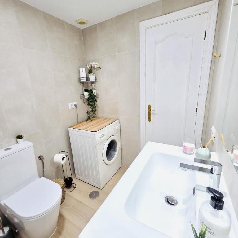 Beautiful 4 bedroom apartment with private jacuzzi - Four-Bedroom Luxury Apartment - 30