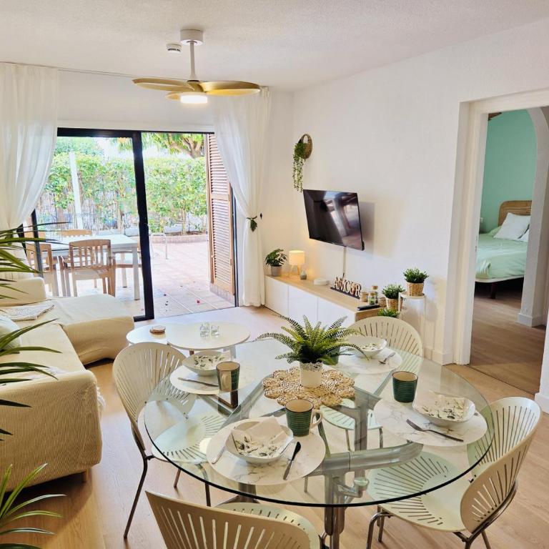 Beautiful 4 bedroom apartment with private jacuzzi - Four-Bedroom Luxury Apartment - 32