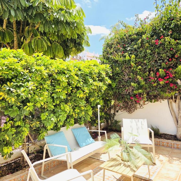Beautiful 4 bedroom apartment with private jacuzzi - Four-Bedroom Luxury Apartment - 38
