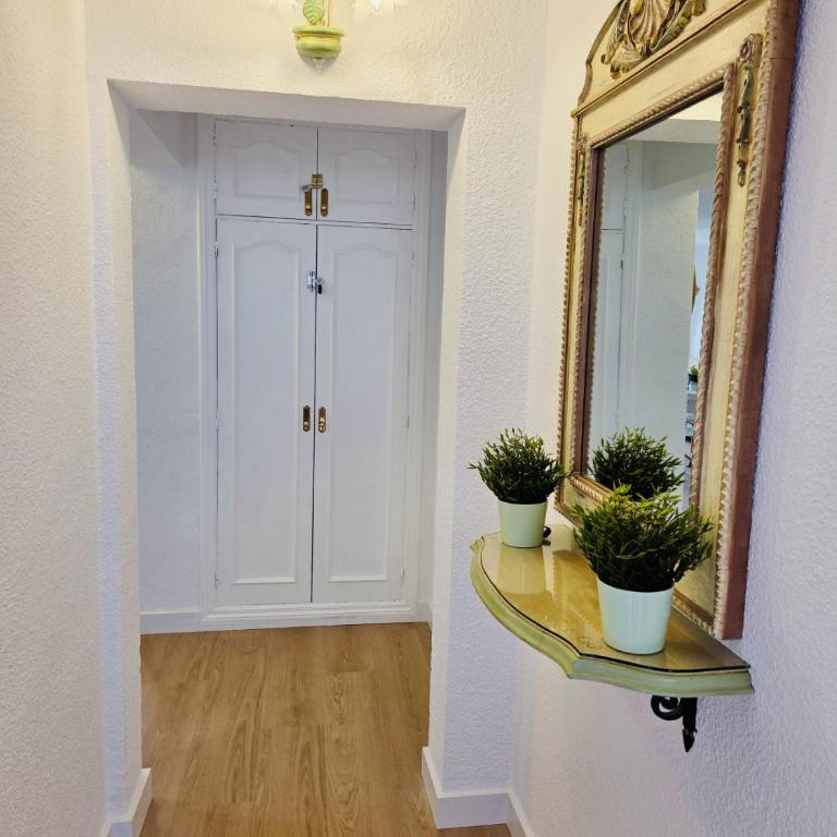 Beautiful 4 bedroom apartment with private jacuzzi - Four-Bedroom Luxury Apartment - 41