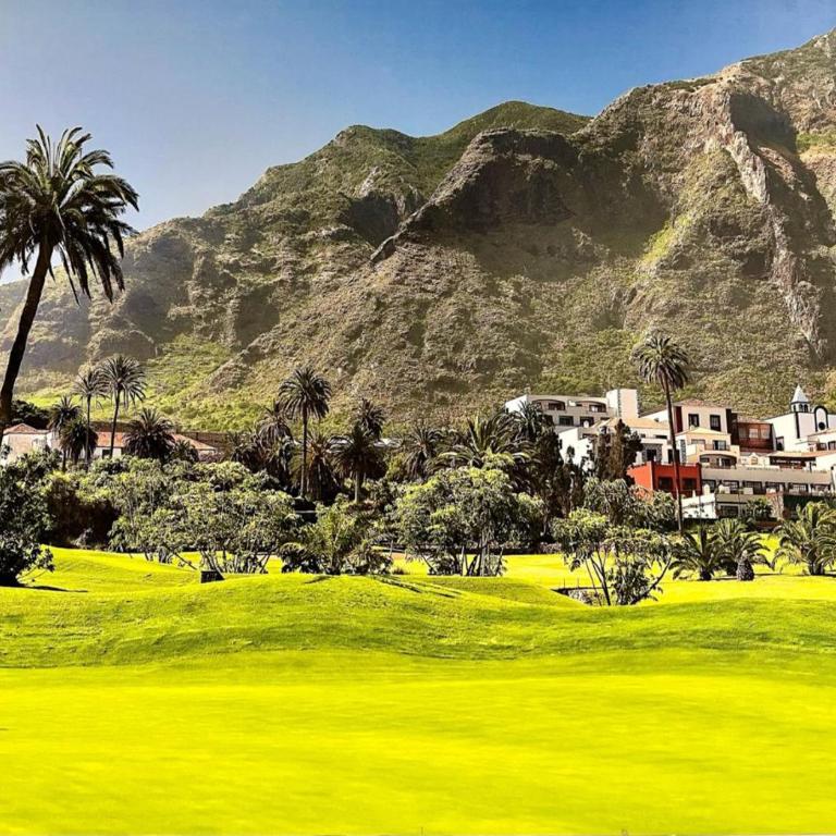 Beautiful 4 bedroom apartment with private jacuzzi - Four-Bedroom Luxury Apartment - 47