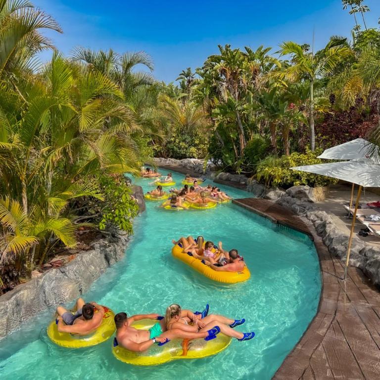 Beautiful 4 bedroom apartment with private jacuzzi - Four-Bedroom Luxury Apartment - 49