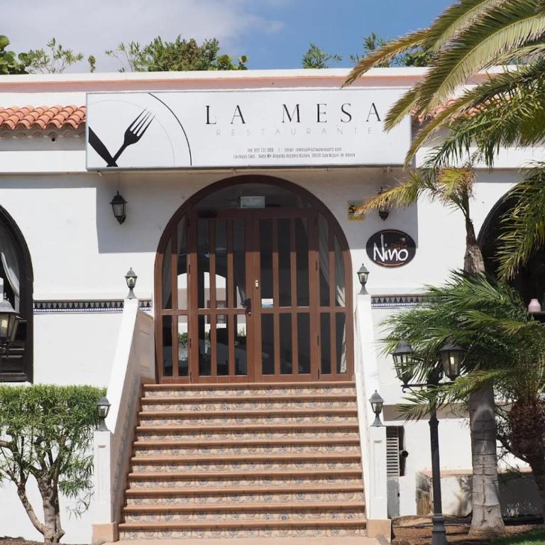 Beautiful 4 bedroom apartment with private jacuzzi - Four-Bedroom Luxury Apartment - 57