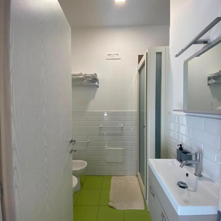 ALBATROS Suites&Rooms - King Room with Balcony - 7