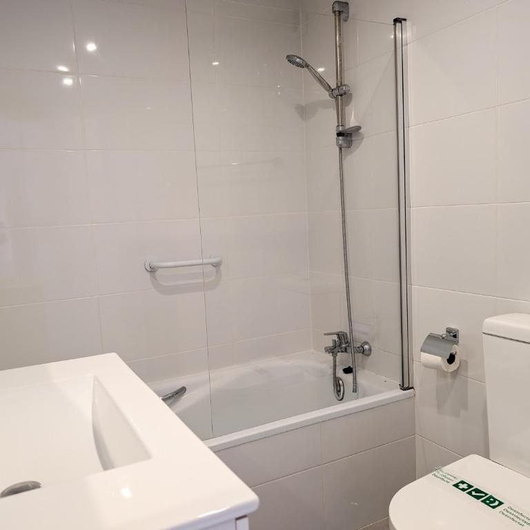 Garden-level Two bedroom apt with pool access - Appartement 2 Chambres - 7