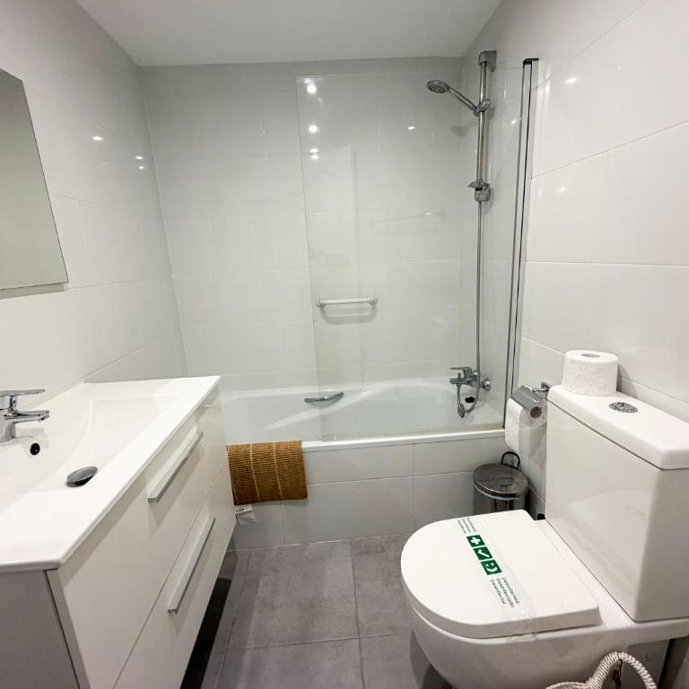 Garden-level Two bedroom apt with pool access - Appartement 2 Chambres - 8