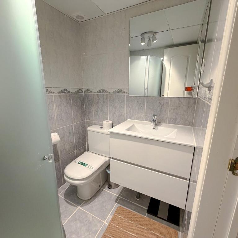 Garden-level Two bedroom apt with pool access - Appartement 2 Chambres - 12