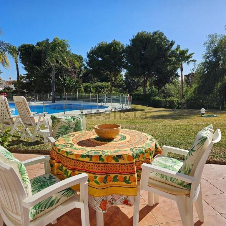 Garden-level Two bedroom apt with pool access - Appartement 2 Chambres - 21