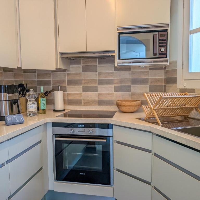 Garden-level Two bedroom apt with pool access - Appartement 2 Chambres - 28