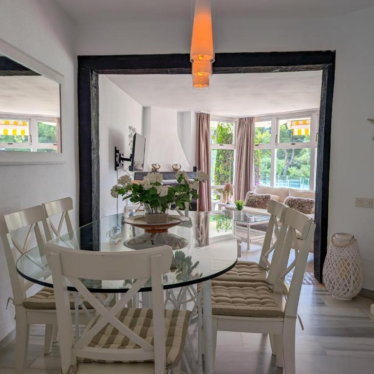 Garden-level Two bedroom apt with pool access - Appartement 2 Chambres - 34