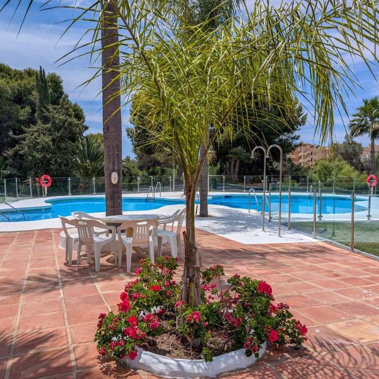 Garden-level Two bedroom apt with pool access - Appartement 2 Chambres - 44