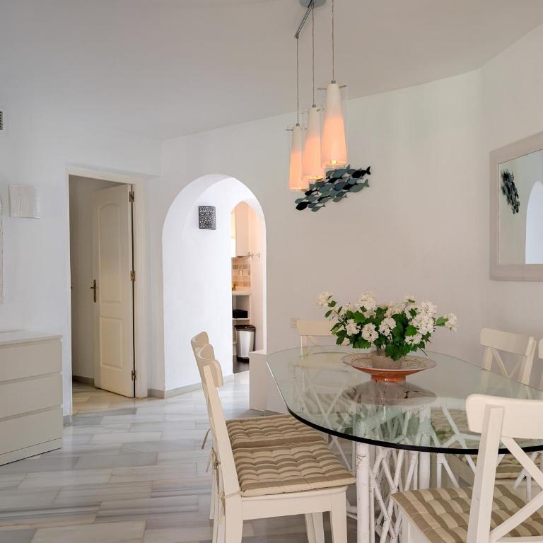 Garden-level Two bedroom apt with pool access - Appartement 2 Chambres - 46