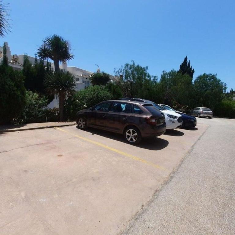 Garden-level Two bedroom apt with pool access - Appartement 2 Chambres - 48