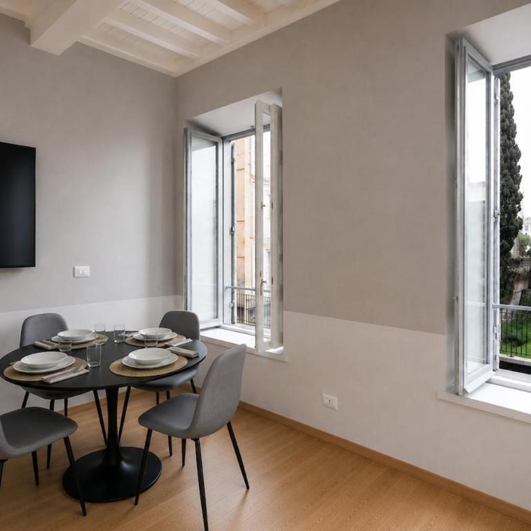 Roma - Una Finestra Incantata sui Fori - Appartamento con 2 Camere da Letto - 3