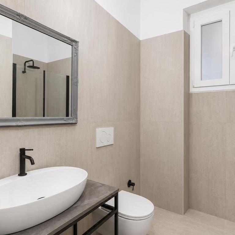 Roma - Una Finestra Incantata sui Fori - Appartamento con 2 Camere da Letto - 4