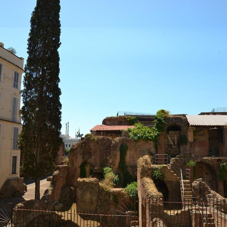 Roma - Una Finestra Incantata sui Fori - Appartamento con 2 Camere da Letto - 19