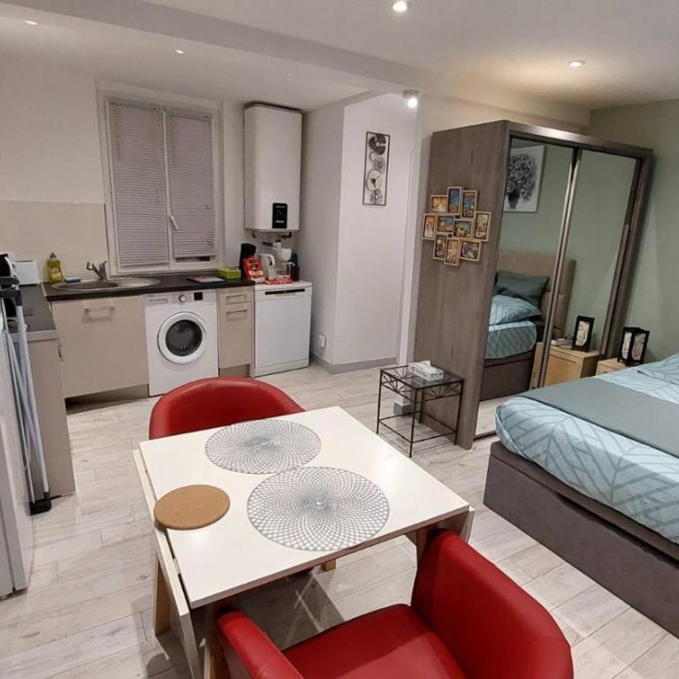 Studio lumineux avec stationnement proche Monaco, Nice, plage et gare - Appartamento con 1 Camera da Letto - 1