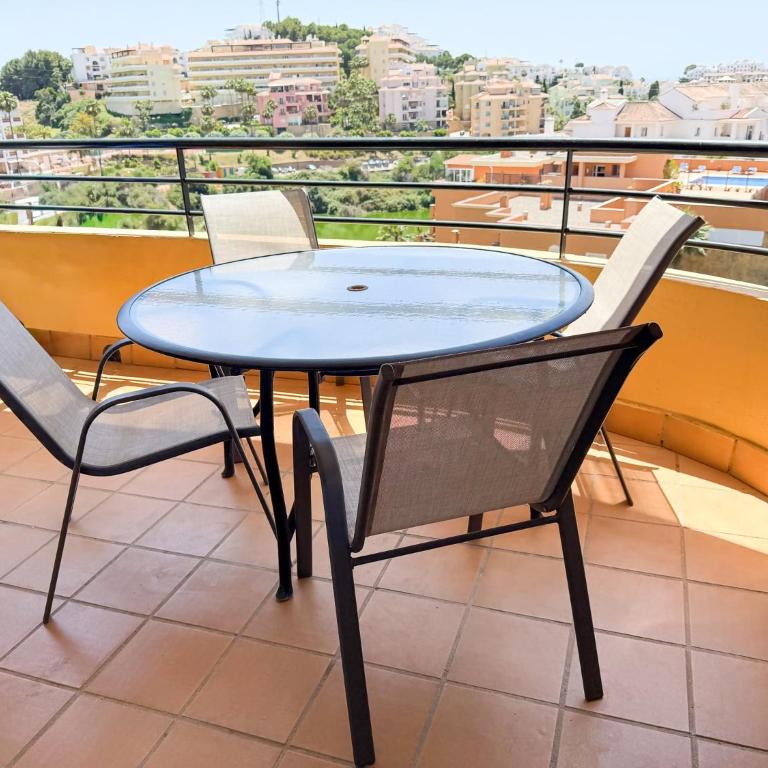 Bright & quiet 2 bedroom with large terrace & pool - Apartment mit 2 Schlafzimmern - 2