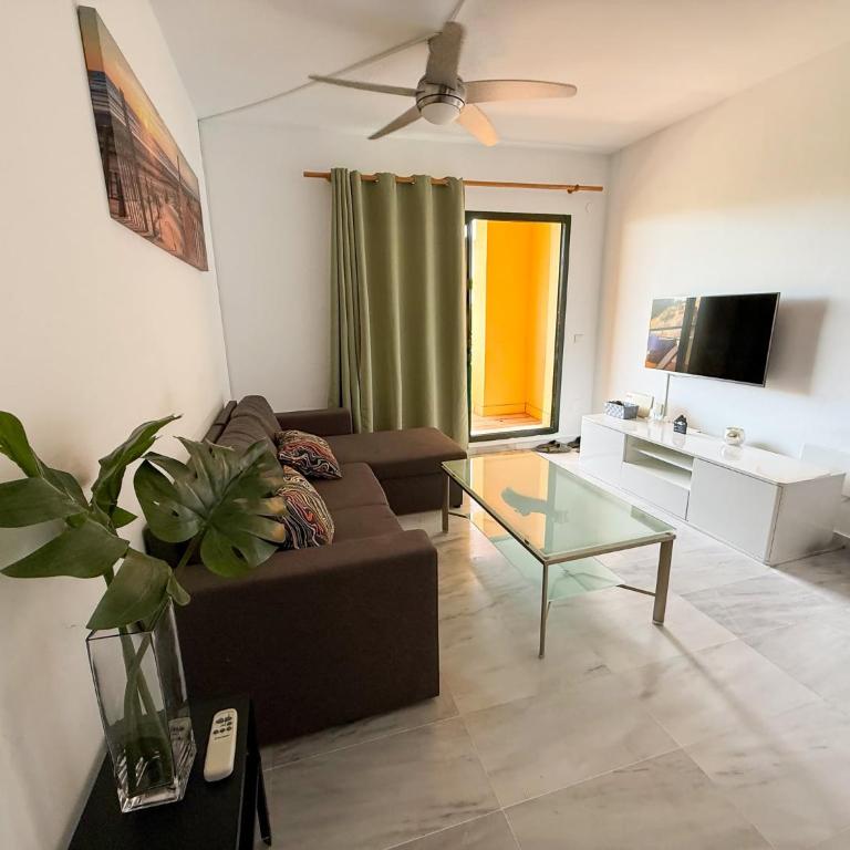 Bright & quiet 2 bedroom with large terrace & pool - Apartment mit 2 Schlafzimmern - 10