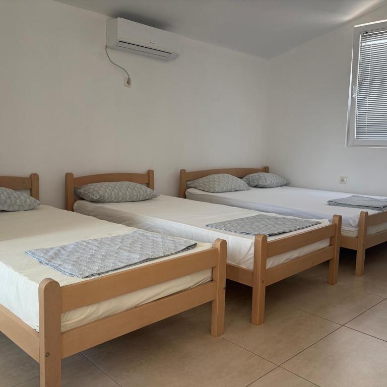 Apartmani DEMIR - Vierbettzimmer mit Balkon - 8