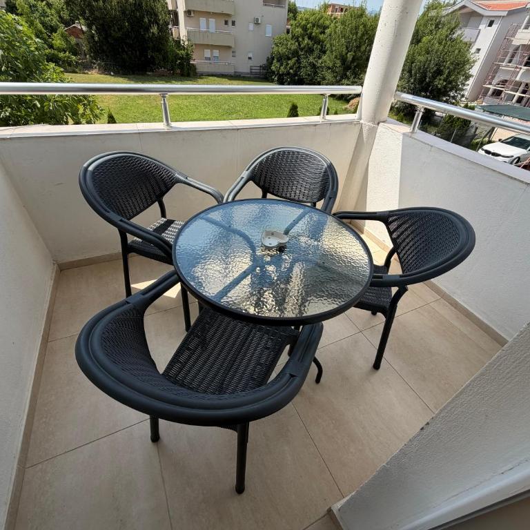 Apartmani DEMIR - Vierbettzimmer mit Balkon - 9