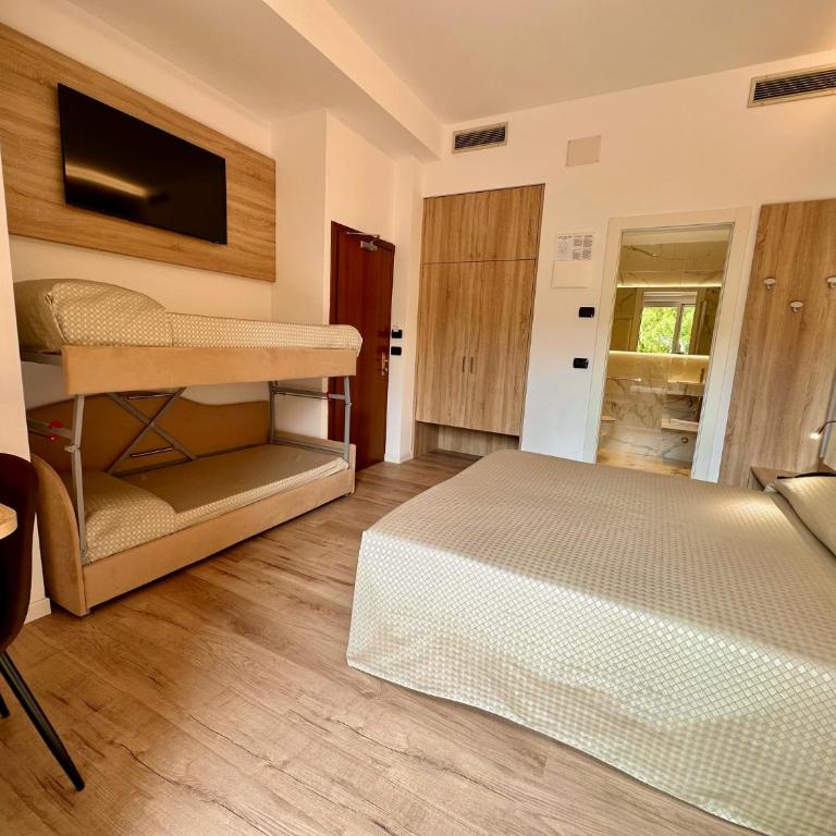 Hotel Beau Rivage Pineta - Camera Quadrupla Premium - 1