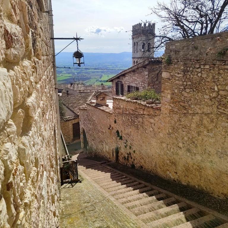 La Suite di San Rufino by MyAssisiSuite - Dormi in una Casa del '400 - 75 mq, RARO PIANO TERRA senza Barriere Architettoniche - 2 Veri Letti Matrimoniali, Zero Divani Letto - LIVE CHECK-IN, No Key Box, 2 Real Beds - Mówimy po polsku - Appartamento Superior - 27