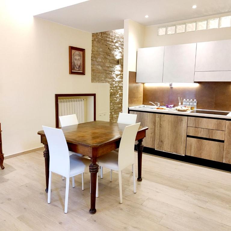 La Suite di San Rufino by MyAssisiSuite - Dormi in una Casa del '400 - 75 mq, RARO PIANO TERRA senza Barriere Architettoniche - 2 Veri Letti Matrimoniali, Zero Divani Letto - LIVE CHECK-IN, No Key Box, 2 Real Beds - Mówimy po polsku - Appartamento Superior - 9