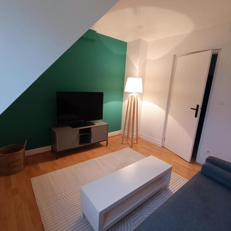 3-room apartment with balcony 10 minutes from the center - Appartement 2 Chambres - 5